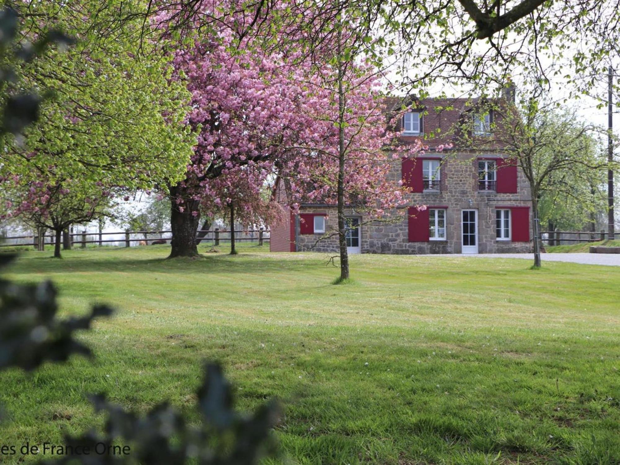 Maison Normande Renovee Avec Grand Jardin, Ideale Pour Famille, Proche Lac Et Randonnees - Fr-1-497-143 Menil-Gondouin Eksteriør bilde