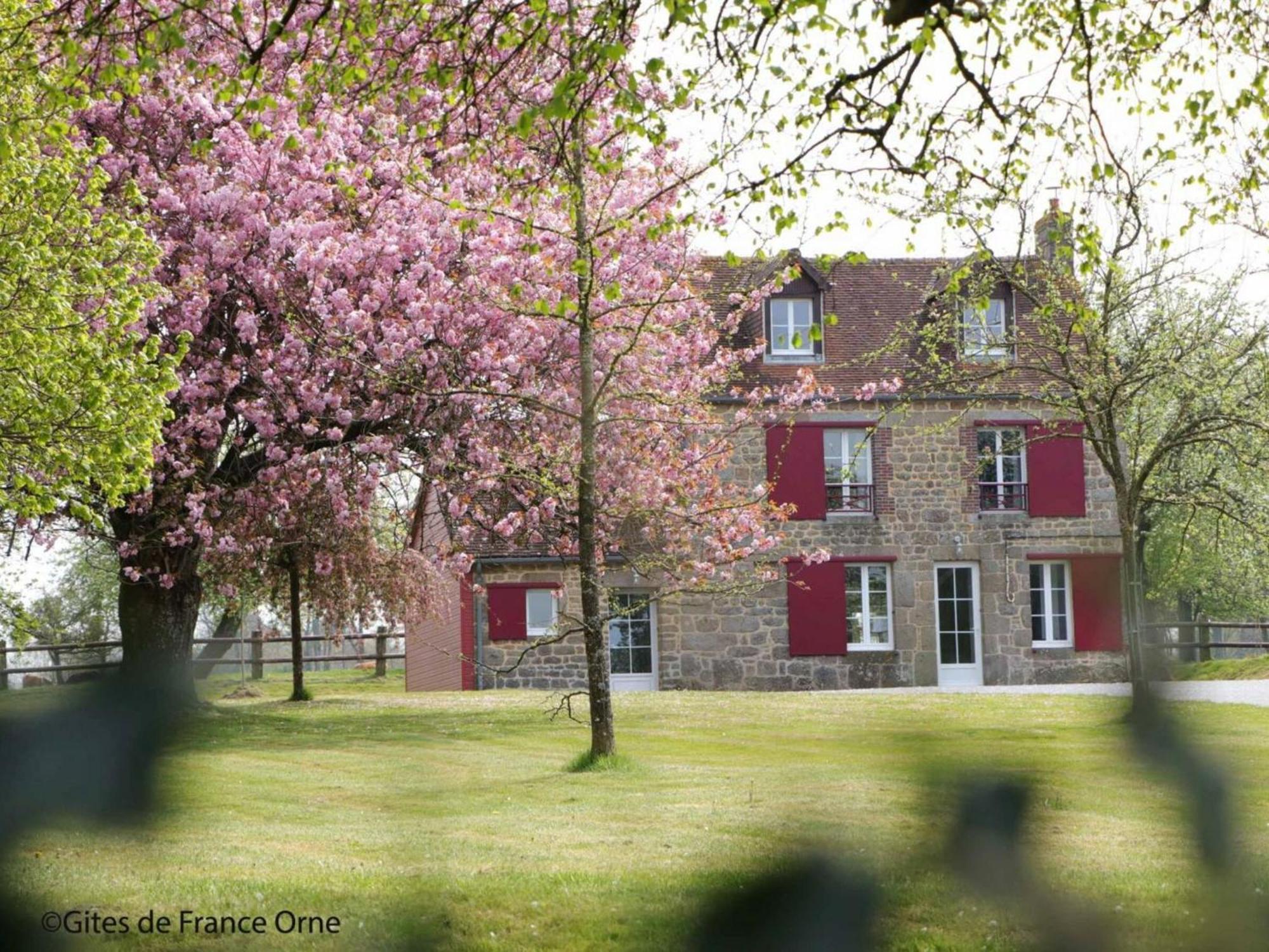 Maison Normande Renovee Avec Grand Jardin, Ideale Pour Famille, Proche Lac Et Randonnees - Fr-1-497-143 Menil-Gondouin Eksteriør bilde